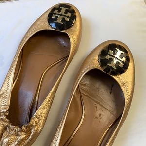Tory Burch ballet flats in gold and tortoise shell